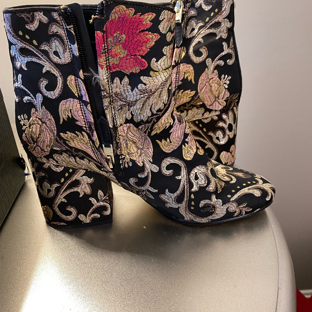 Flows Boots